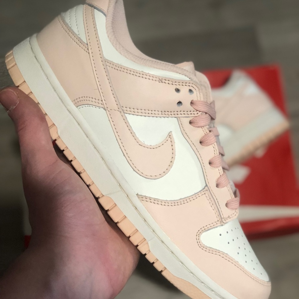 Nike dunk low orange pearl size 9w